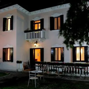 Εξοχικό σπίτι Crispi, Μέστρε